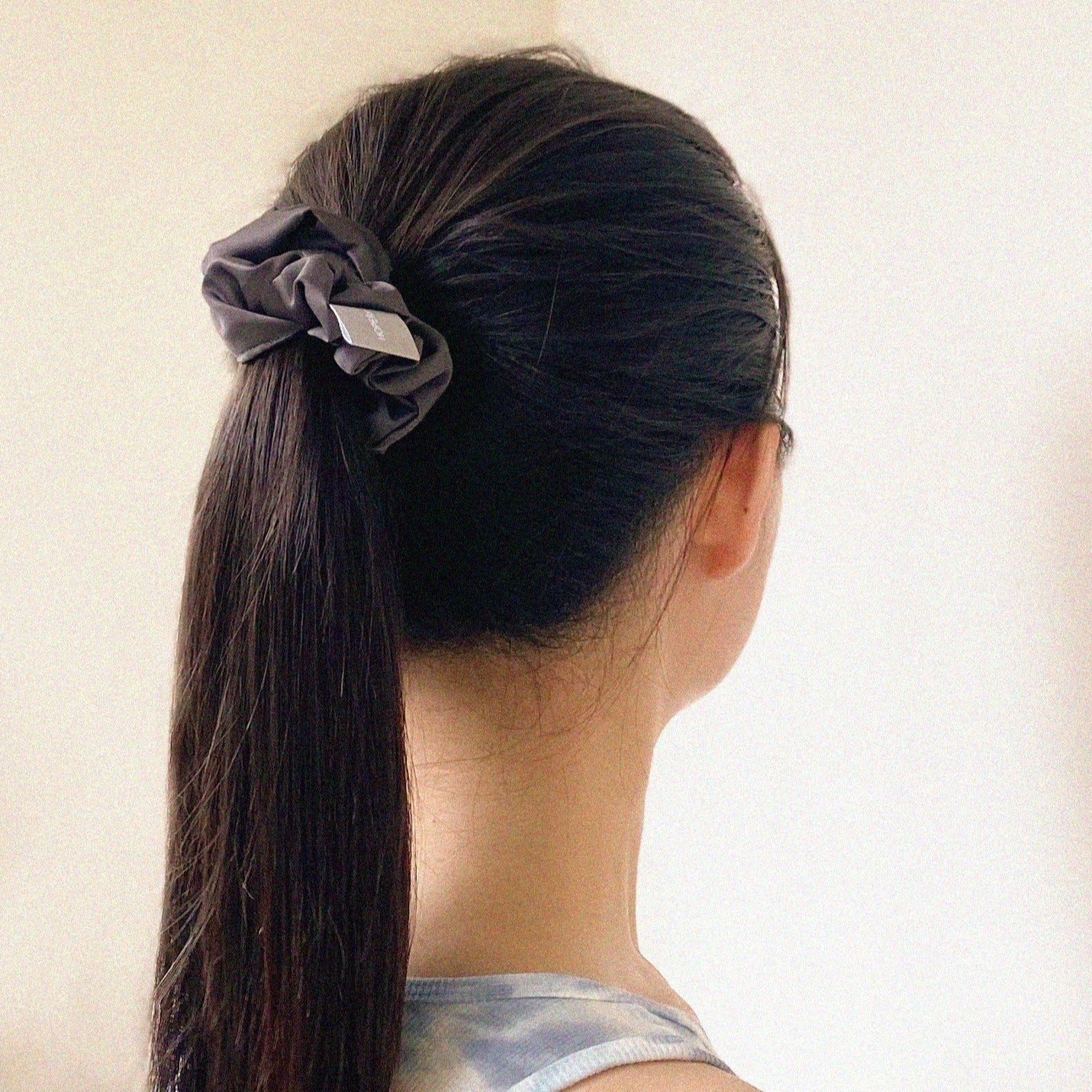 緞面鐵灰色髮圈 Satin Iron Gray Scrunchie - M
