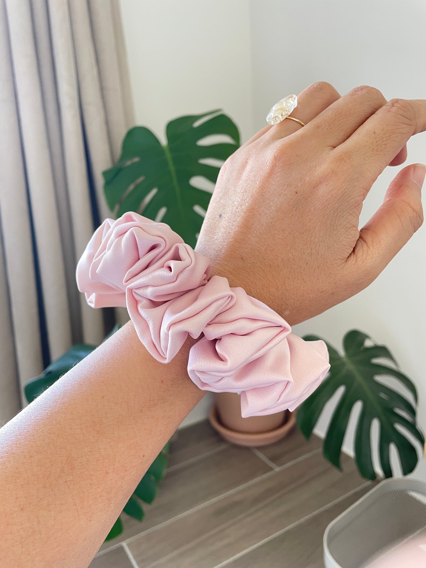 緞面粉紅色髮圈 Satin Pink Scrunchie - XL