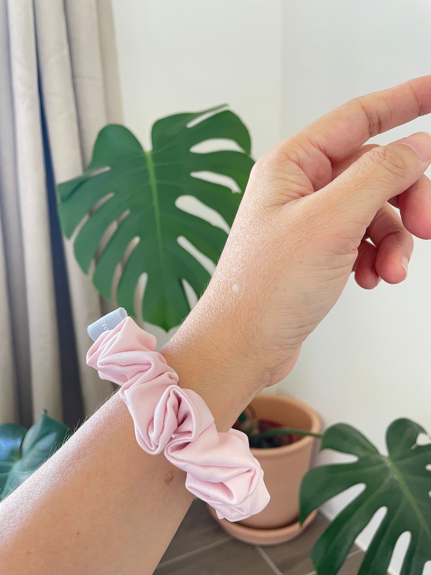 緞面粉紅色髮圈 Satin Pink Scrunchie - S