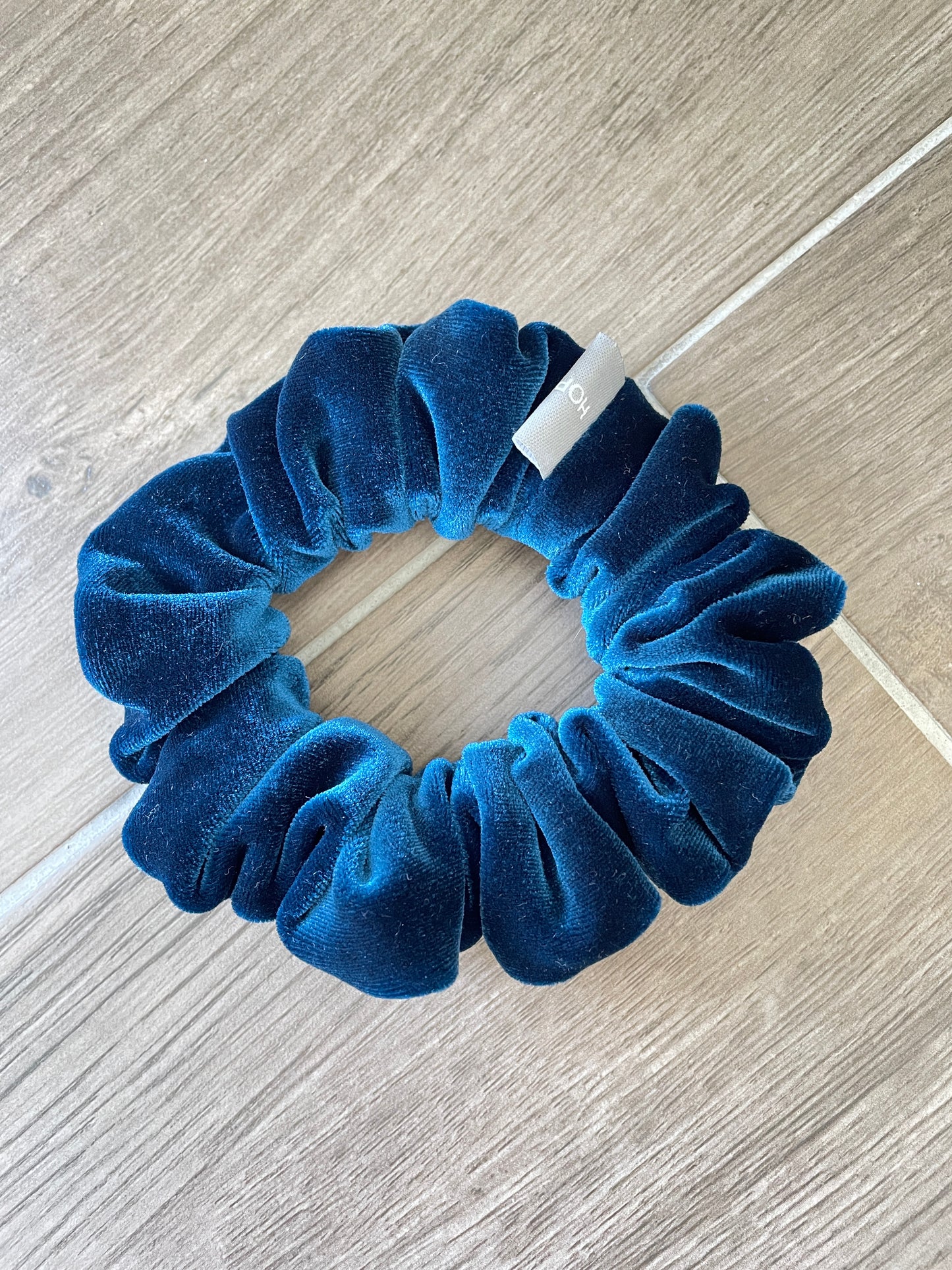 奢華絨寶藍色髮圈 Luxe Velvet Royal Blue Scrunchie - M