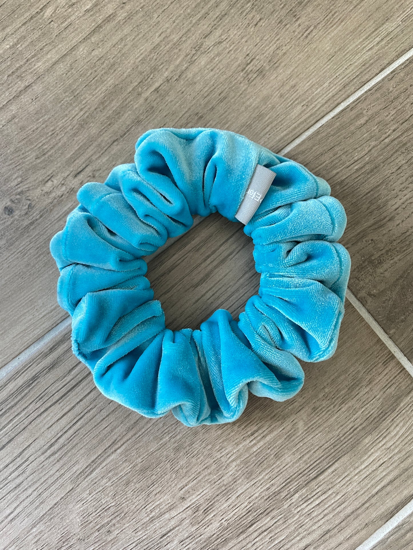 奢華絨水藍色髮圈 Luxe Velvet aqua blue Scrunchie - M