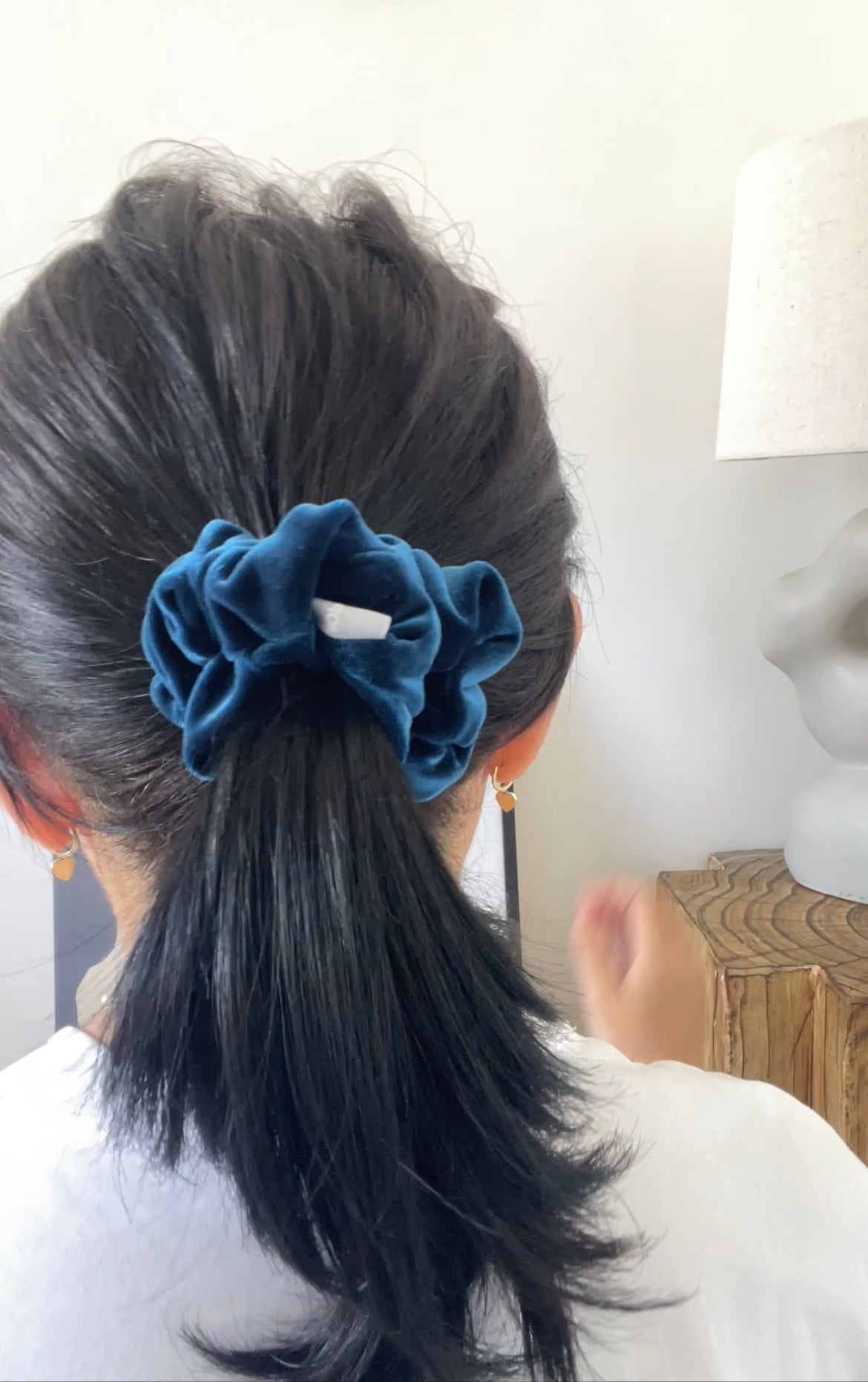 奢華絨寶藍色髮圈 Luxe Velvet Royal Blue Scrunchie - M